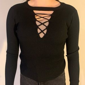 BLACK RIBBED CROSS NECK SWEATER